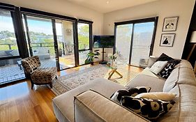 Coastal Tones - Designer Beach House - Pets Welcome - Huge Yard - Walk To Beach